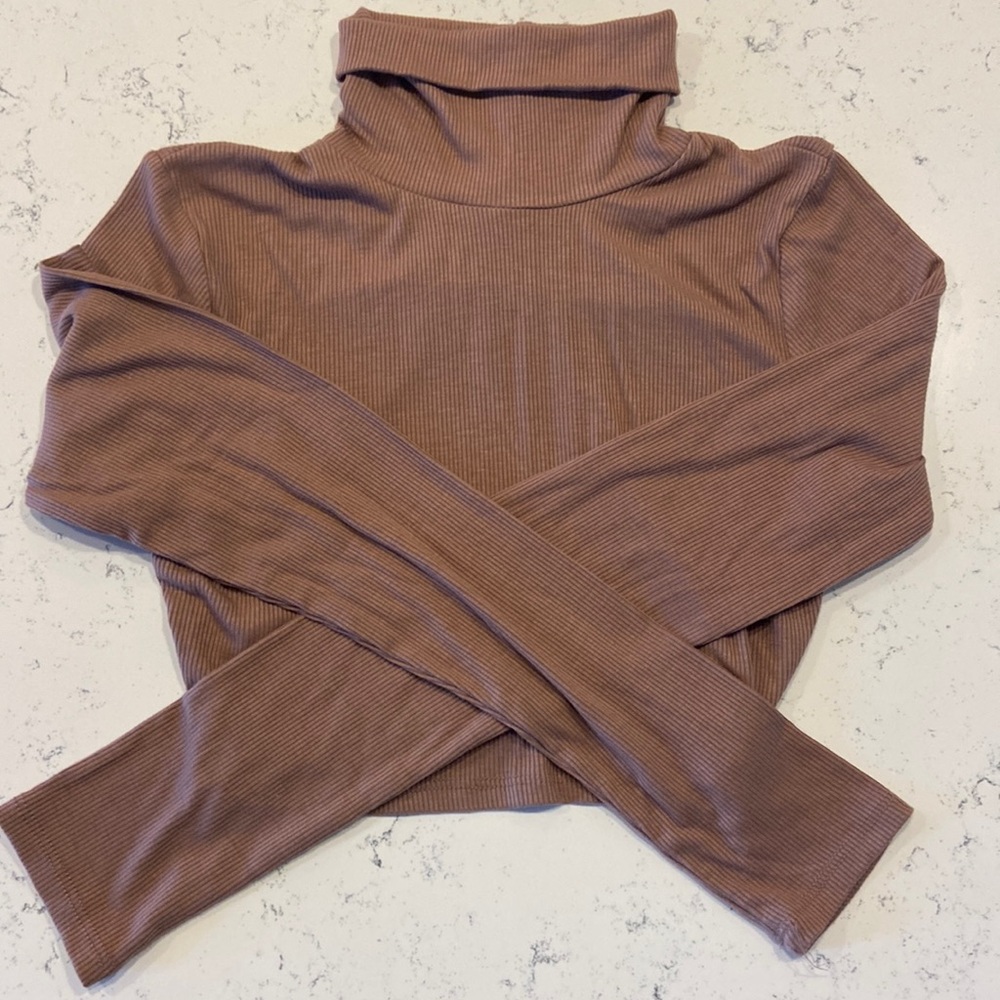 Turtle Neck Cropped Sweater